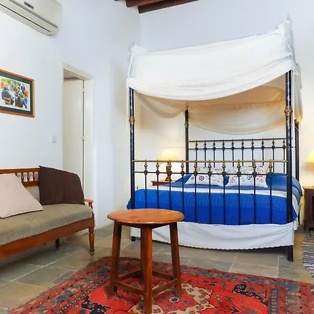 Zoes Traditional Apartments, Larnaca